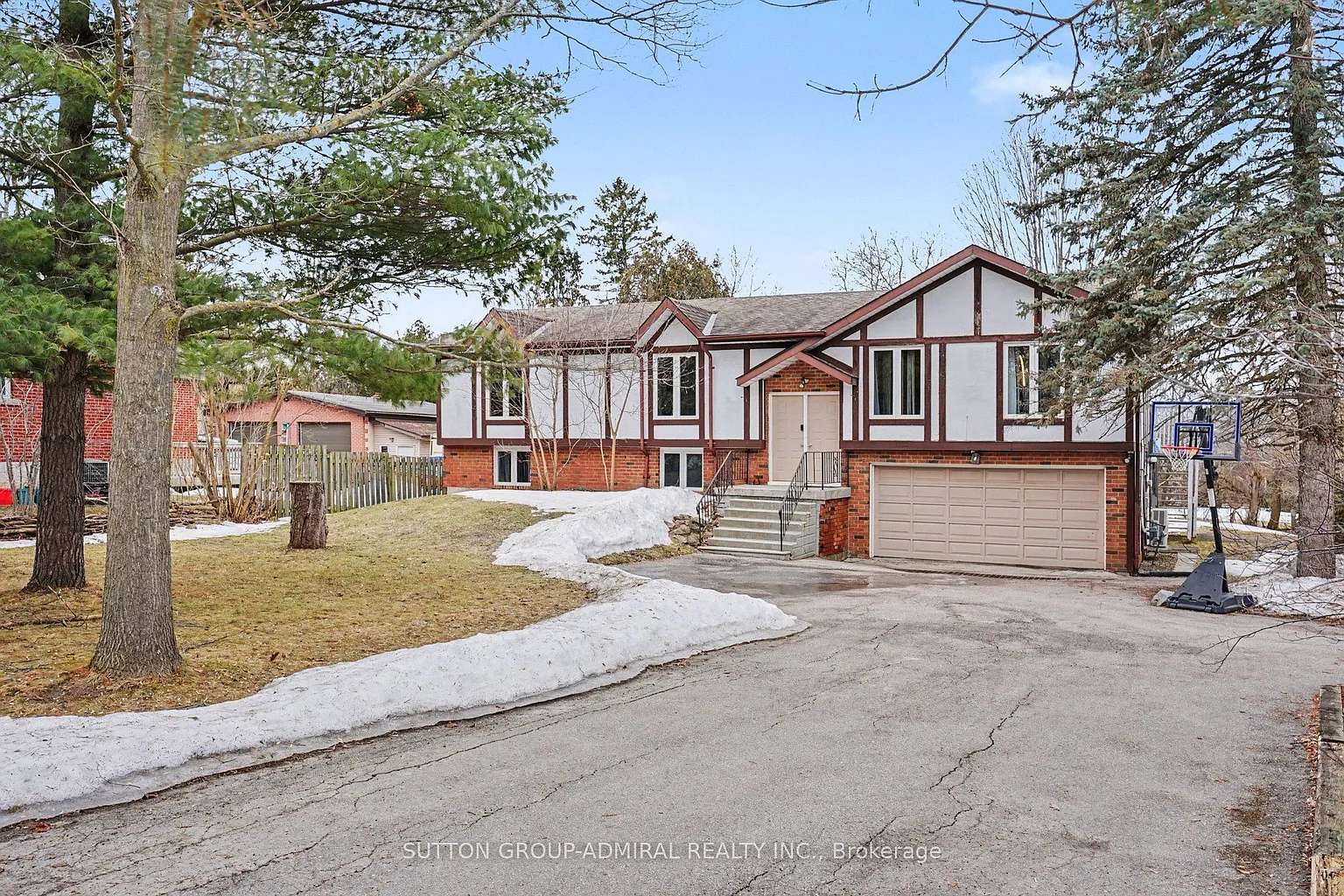 14628 Woodbine Ave photo 1