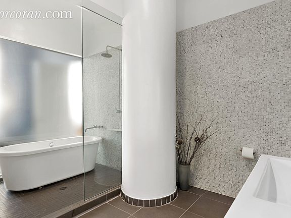 4th image of 27-28 Thomson Ave #246