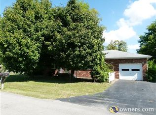 101 W Mary Anne St, Waverly, KY 42462