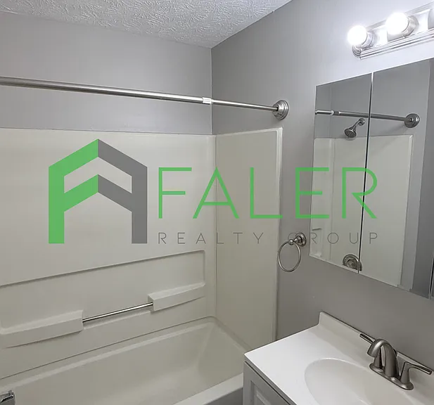 1047 W Dorothy Ln — Photo 10