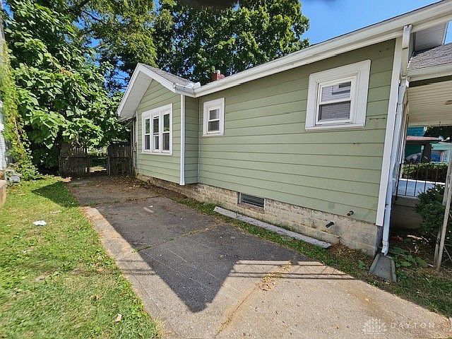 2nd image of 136 Prairie Ave