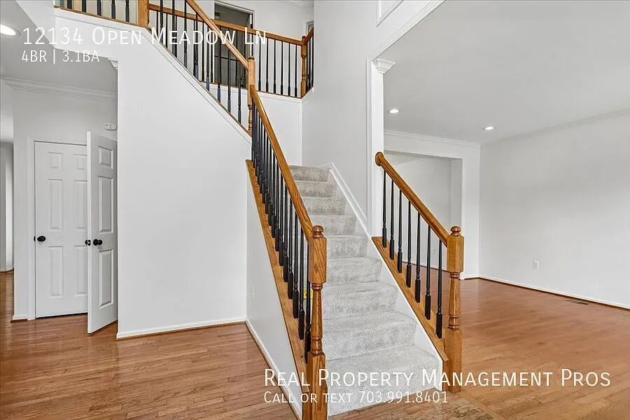 **New Paint**Qualify for a zero deposit? New Paint — Photo 3