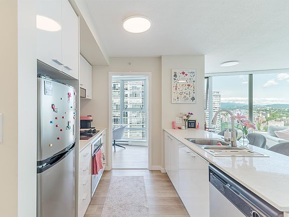 5th image of 111 Georgia St W #2308