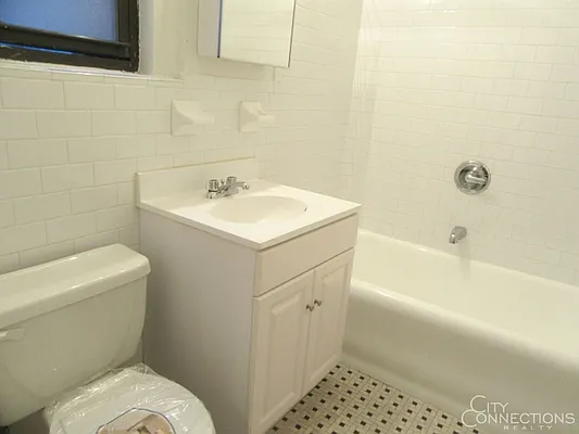 Rented by City Connections Realty | media 18