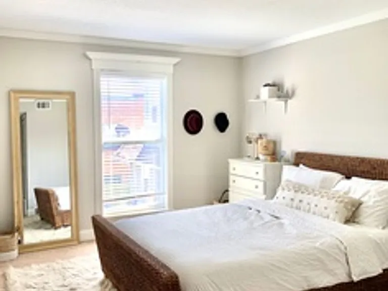 Plaza La Belle Apartments — Photo 18