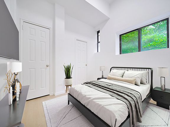 5th image of 153 Norfolk St APT B