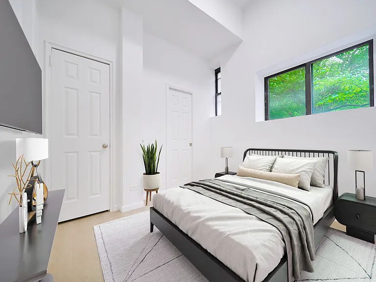153 Norfolk St #B — Photo 5