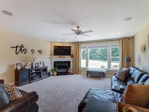 5th image of 820 Kelburn Ln