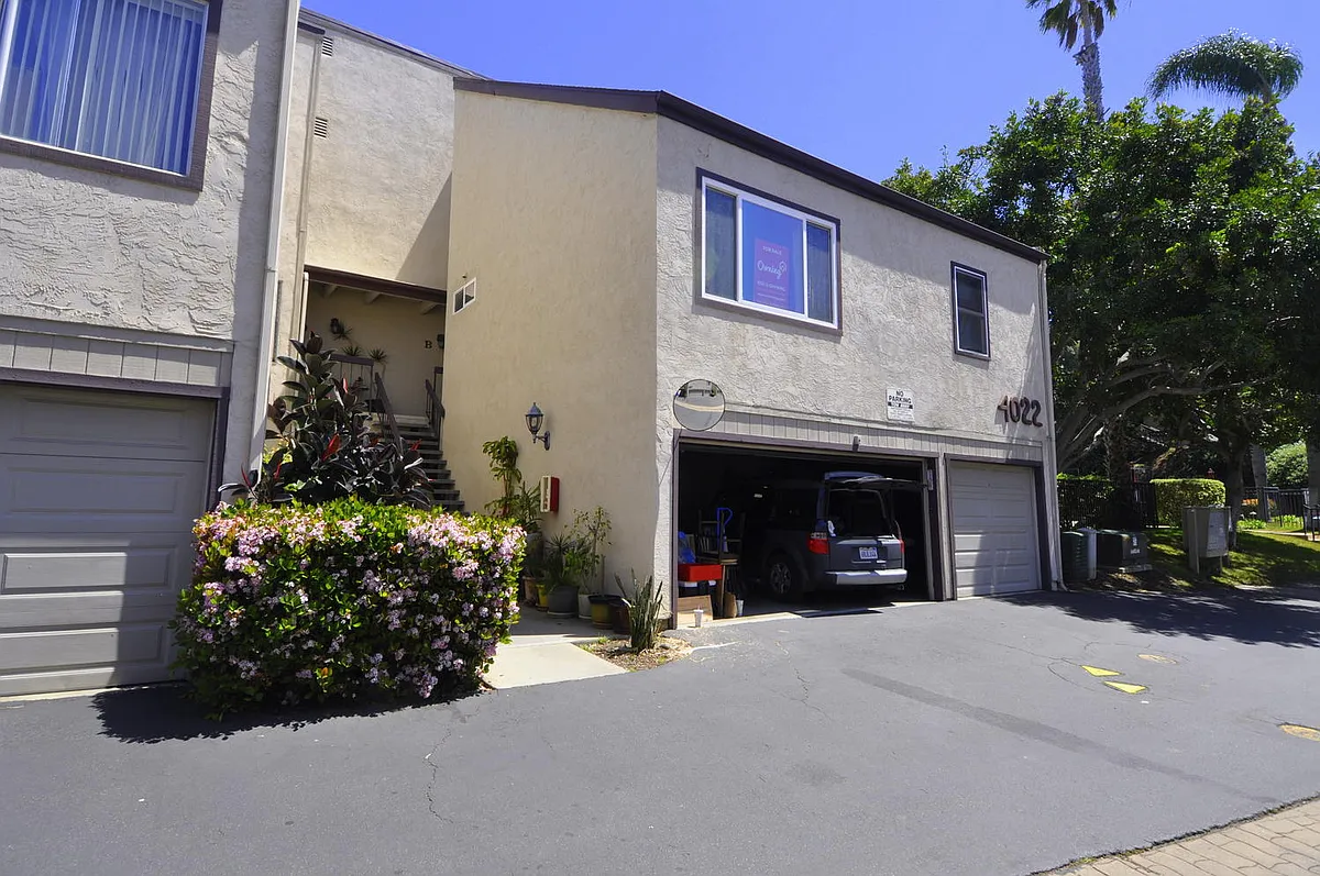 Building Photo - 4022 Layang Layang Cir #1