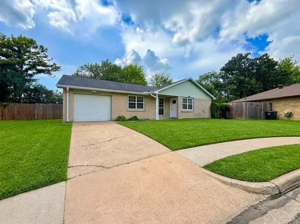 1014 Pimlico Dr, Pearland, TX 77584