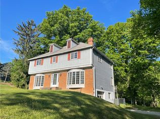 2415 Martin Rd, Akron, OH 44333