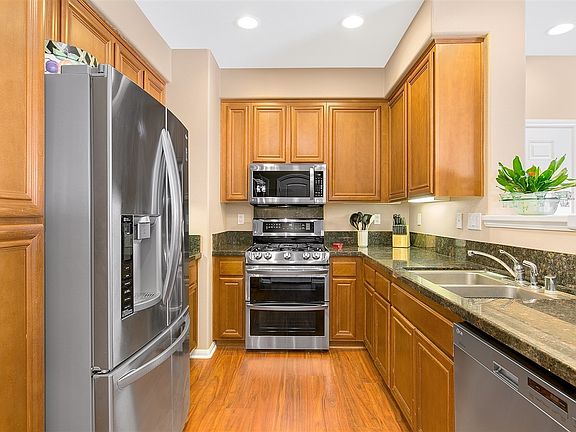 3rd image of 929 Bloomfield Ave