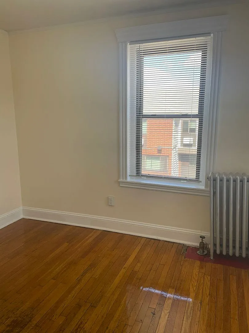 9/1 - No Fee! Charming Studio near Longwood, Green Line — Photo 4