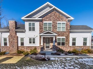 17 Huckleberry Ln, Morristown, NJ 07960