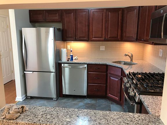fully updated kitchen, all new appliances, granite counterto