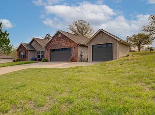 414 Oak Brook Estates Ln, Walnut Shade, MO 65771