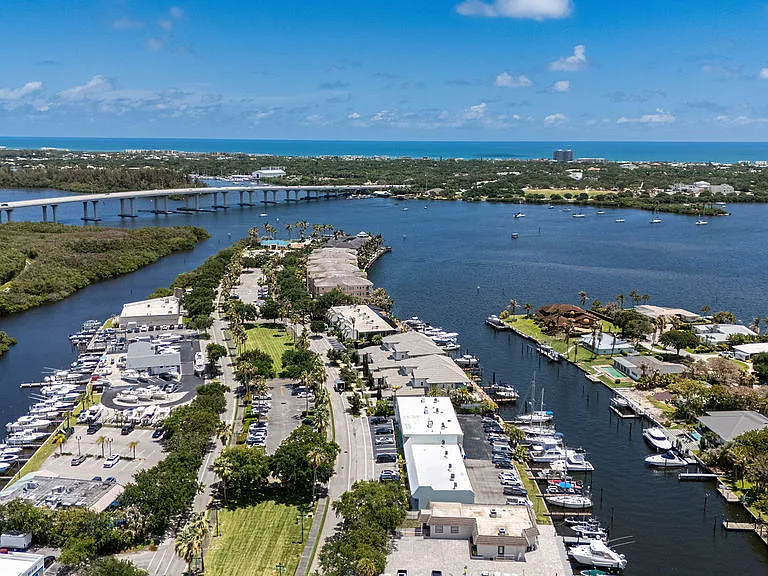 23 Royal Palm Point #A — Photo 14