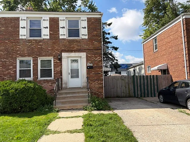 5129 W 64th Pl — Photo 2