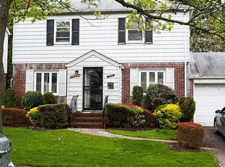 7924 214th St, Hollis Hills, NY 11364