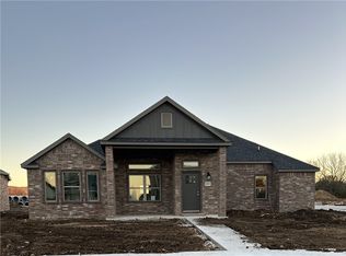 4833 W Planetree St, Fayetteville, AR 72704