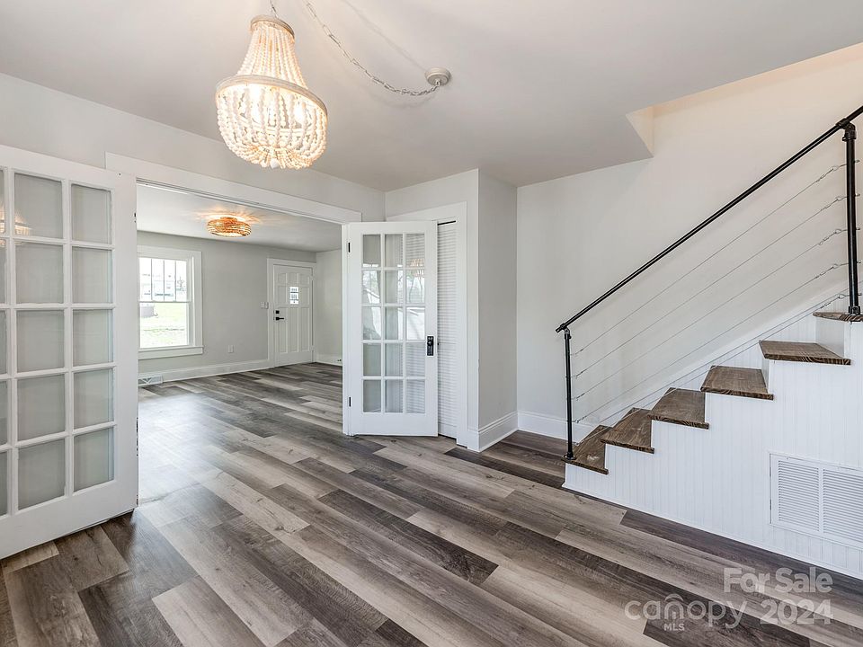 1st image of 515 Bostian Ave