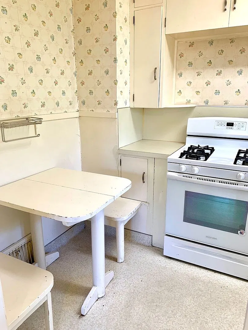 Fabulous vintage home w/3 bedrooms, 2 baths — Photo 4