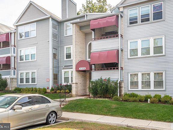 3rd image of 3315 Sir Thomas Dr Unit 4-B-13