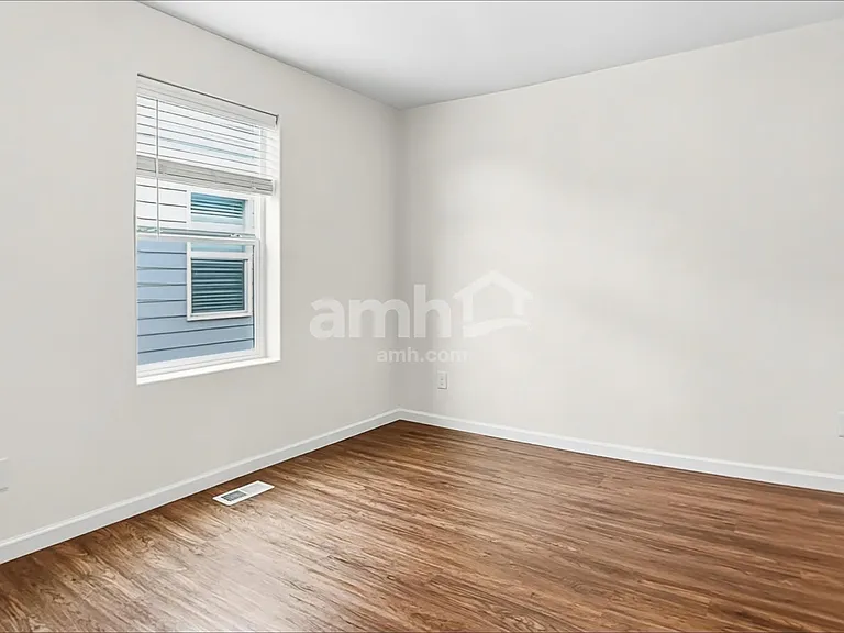 245 Iris Ln — Photo 16