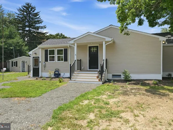 41 Beachview Ave, Earleville, MD 21919