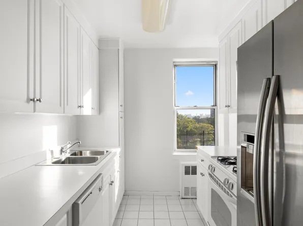 3512 Oxford Avenue image 7 of 11