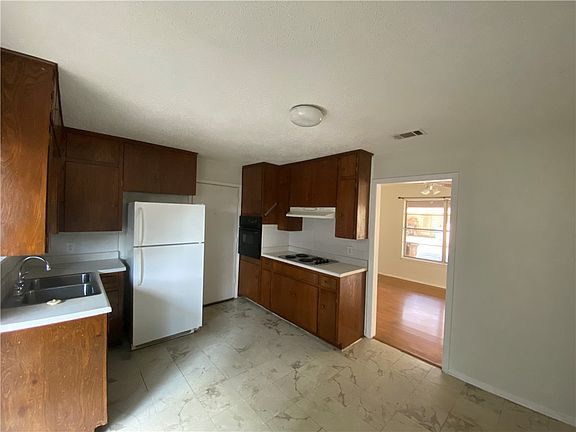 5th image of 8309 Hathaway Dr #B