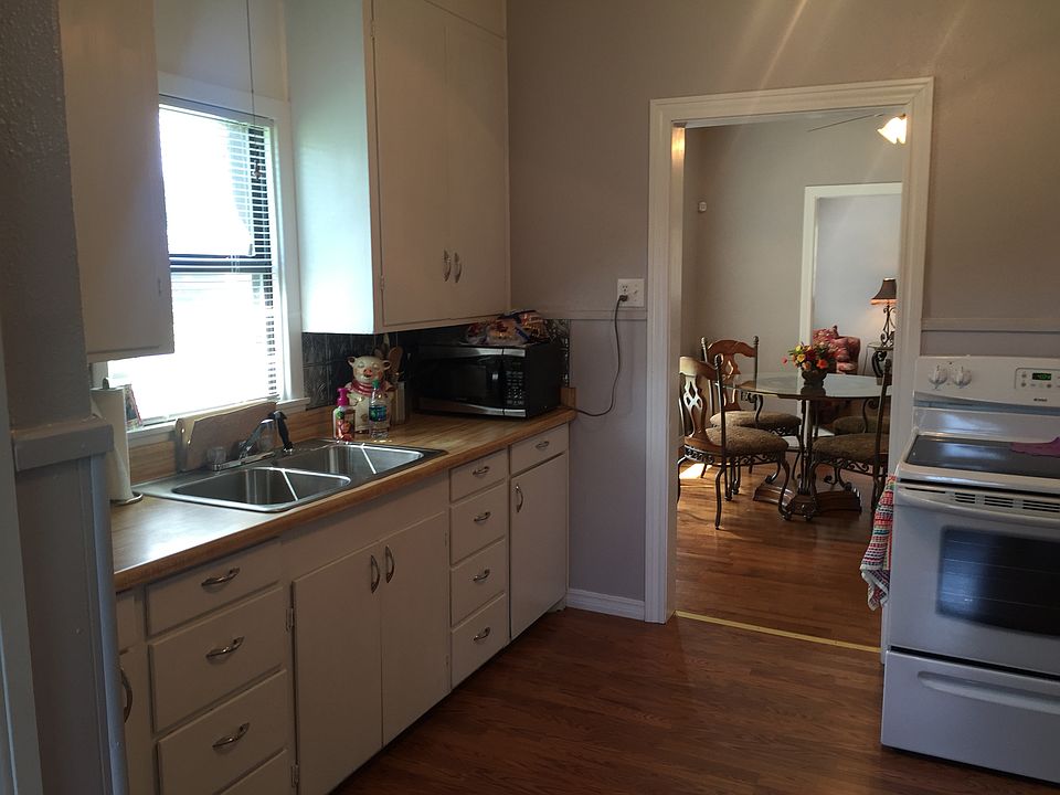 1st image of 504 Avenue E SE