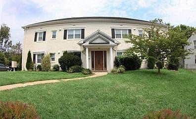 4th image of 401 S Courthouse Rd APT 4