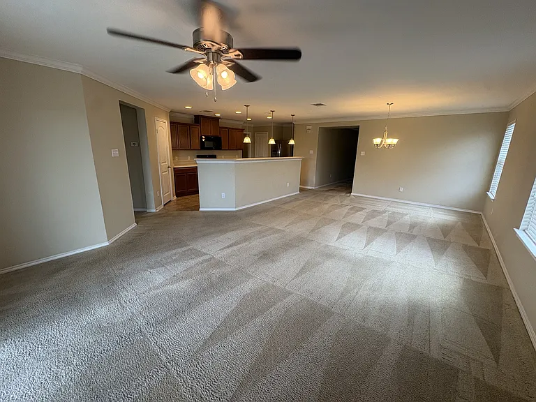 400 Gina Dr — Photo 3