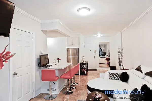 Sold by Moda Realty | media 7