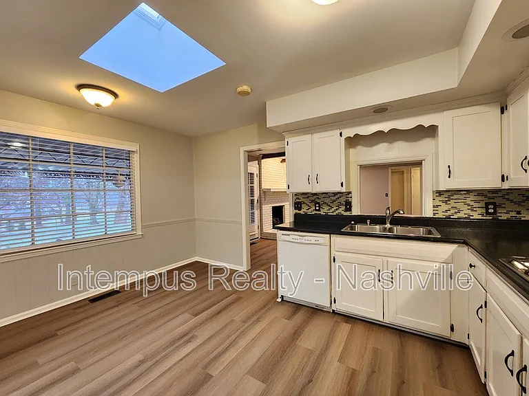 8124 Devens Dr — Photo 18