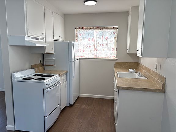 2nd image of 504 Richmond Dr #1