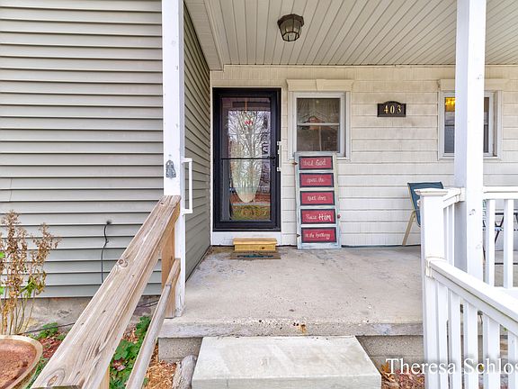 5th image of 403 Grand Rapids St
