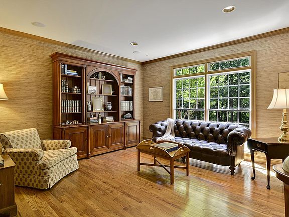 5th image of 262 Golden Woods Ct