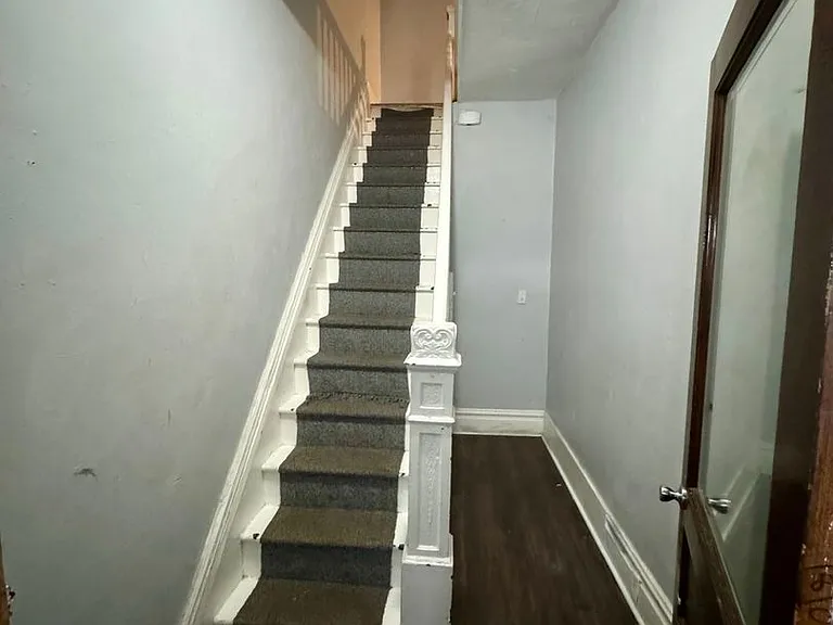 1810 Brownsville Rd — Photo 5