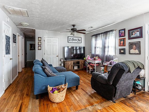 4th image of 186 Lombardy St