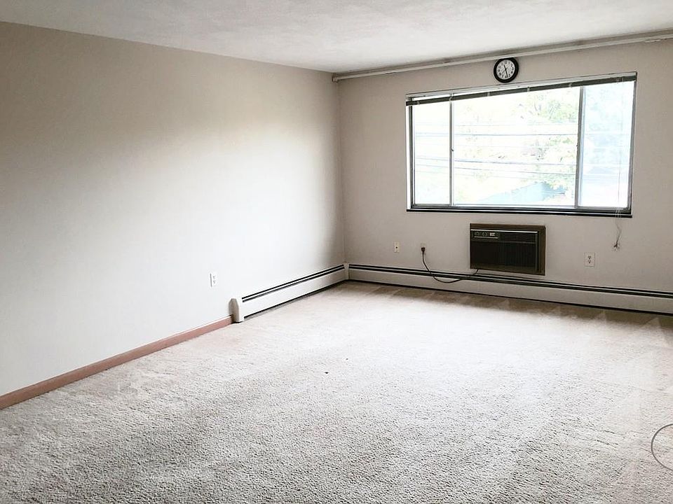 2nd image of 220 School St APT 10