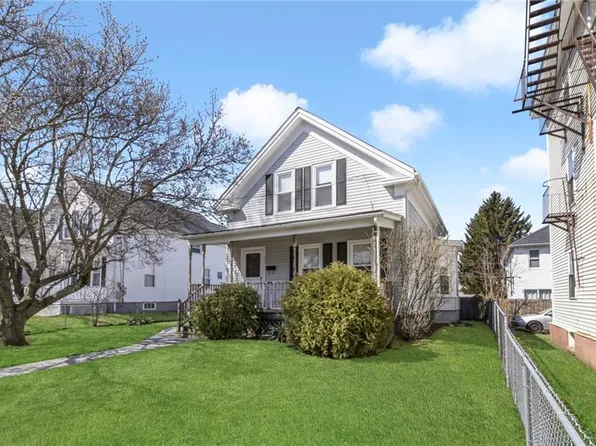 907 Park Ave, Woonsocket, RI 02895