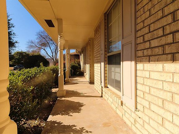 3rd image of 3205 Kensington Dr