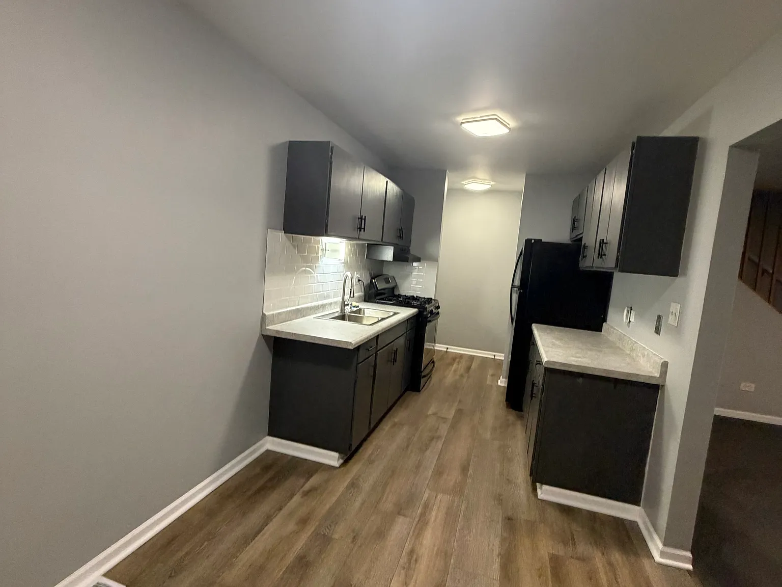 2 bed, 1000 sqft, $2,050 — Photo 3