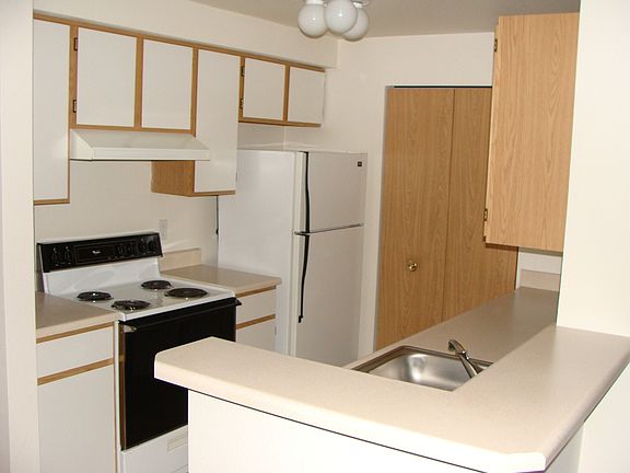 Large Spacious Kitchen