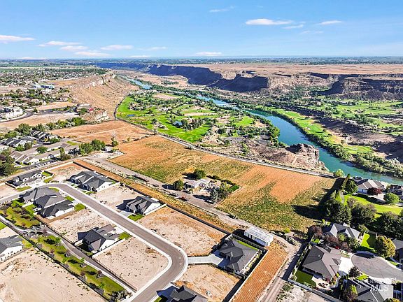 3rd image of 601 Canyon Falls Dr