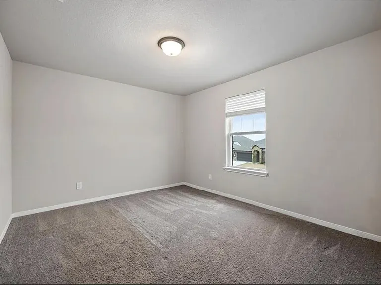 5211 Friars Loop — Photo 15