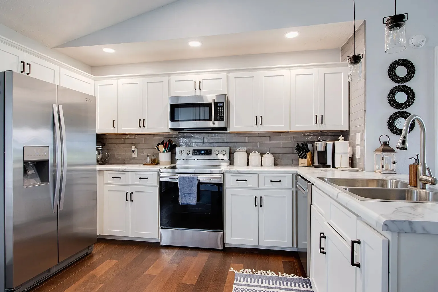 3 bed, 1214 sqft, $2,300 — Photo 3