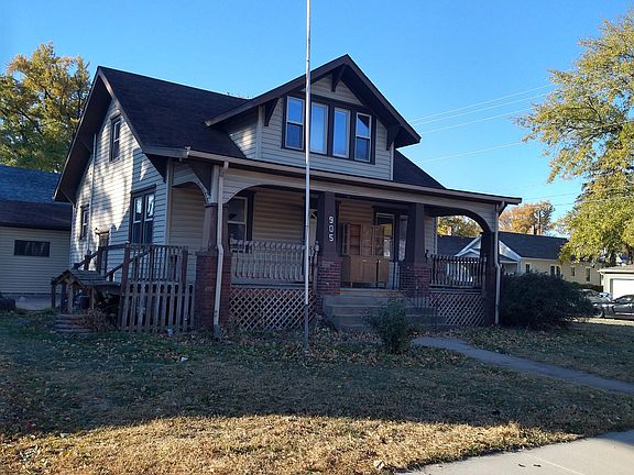 2nd image of 905 E Military Ave